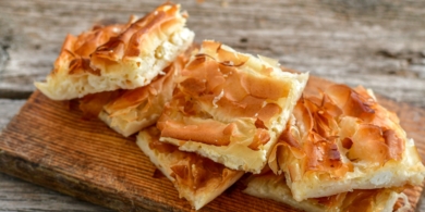 Хрустящий сырный пирог из теста фило за 45 минут