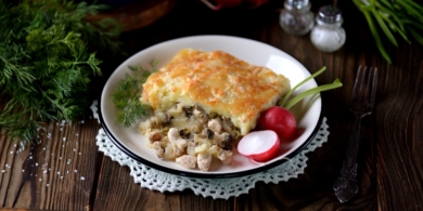 Запеканка «Жюльен» с курицей, грибами и картошкой