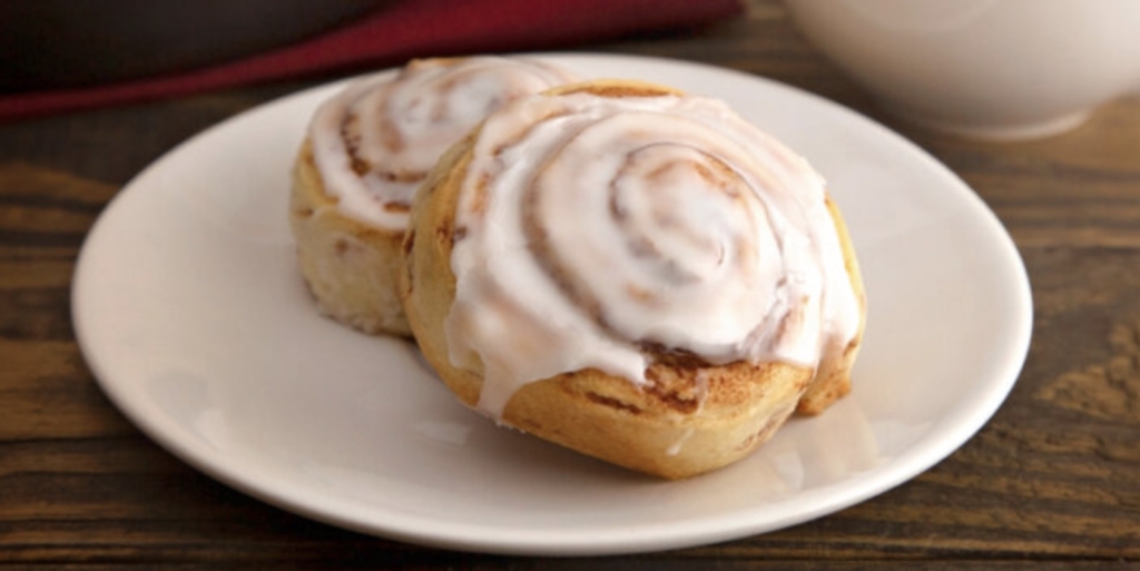 Выпечка с бананами: банановые булочки «Синнабон»