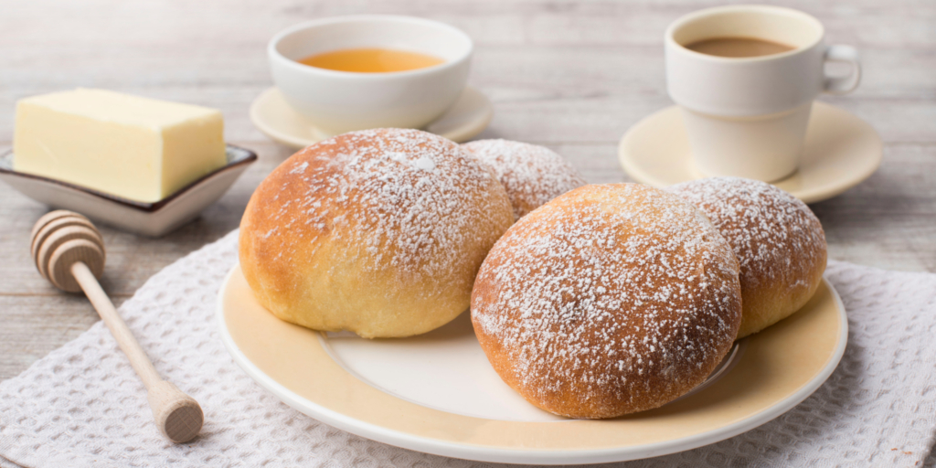 Выпечка с бананами: воздушные банановые булочки