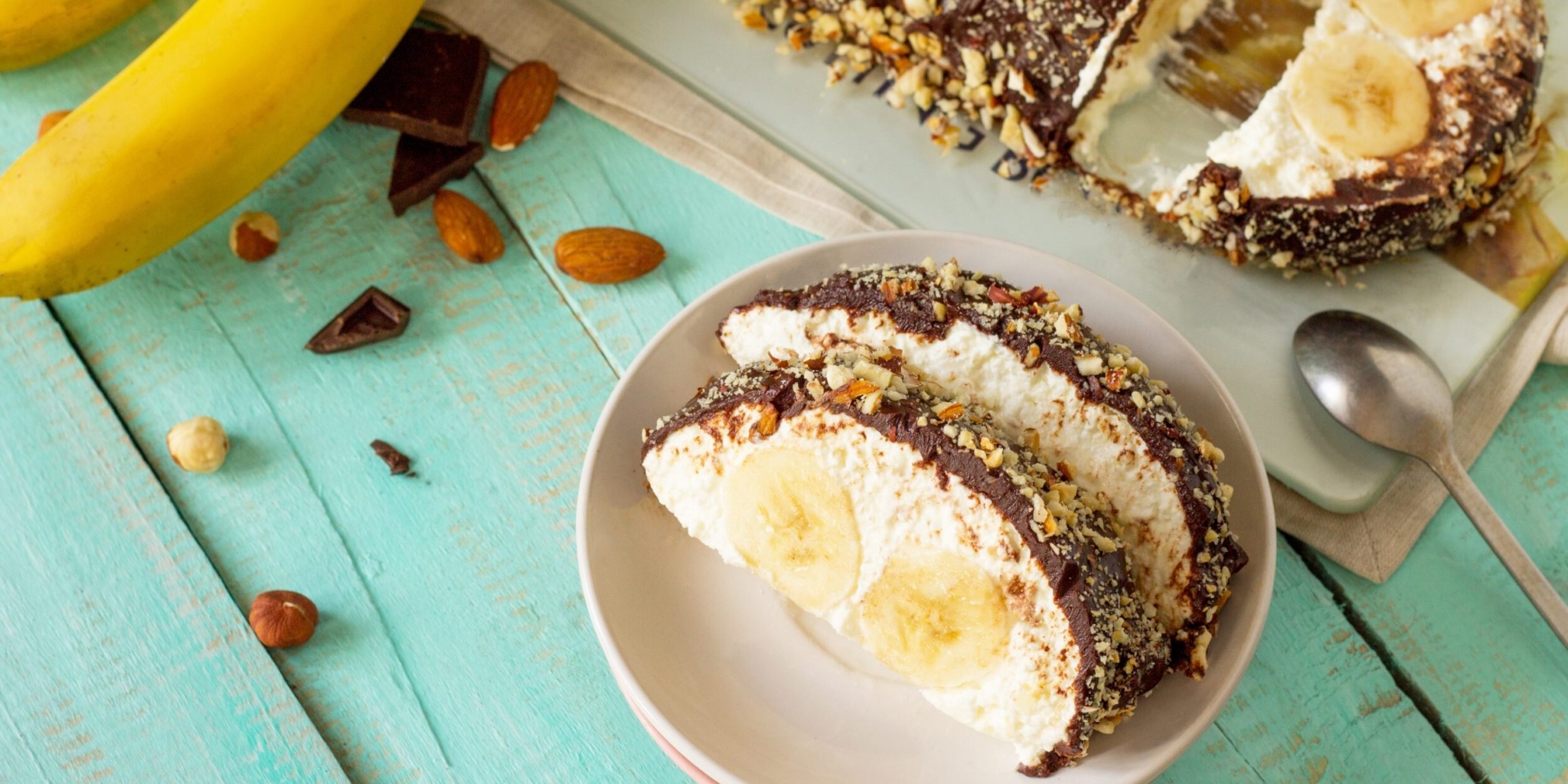 Творожно-банановый десерт в шоколаде