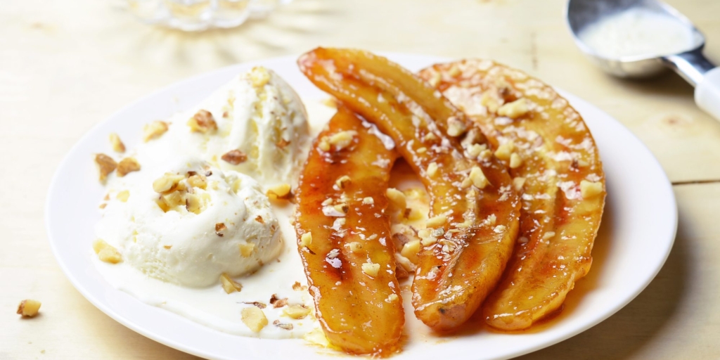 Десерты из бананов: бананы, жаренные в карамели