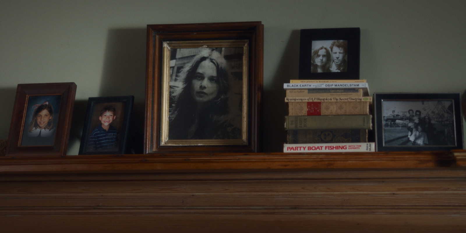 Кадр из фильма «Отец мать сестра брат» 2025 года