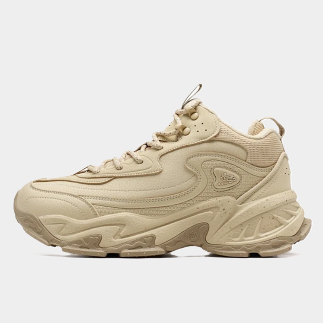 1. Кроссовки от Xtep 