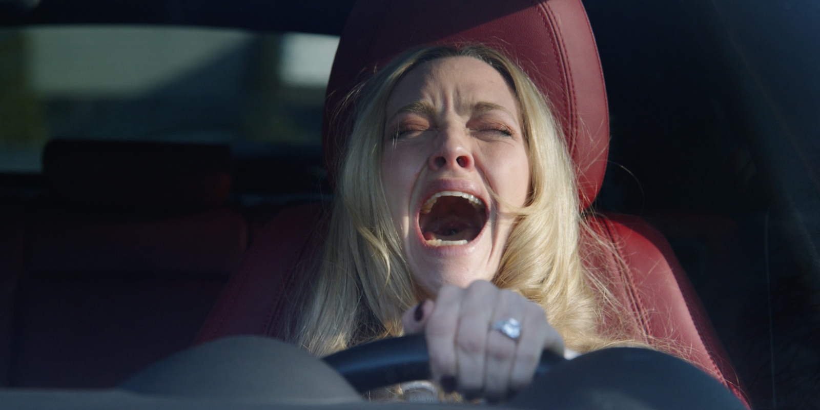 Кадр из фильма «Горничная» 2025 года