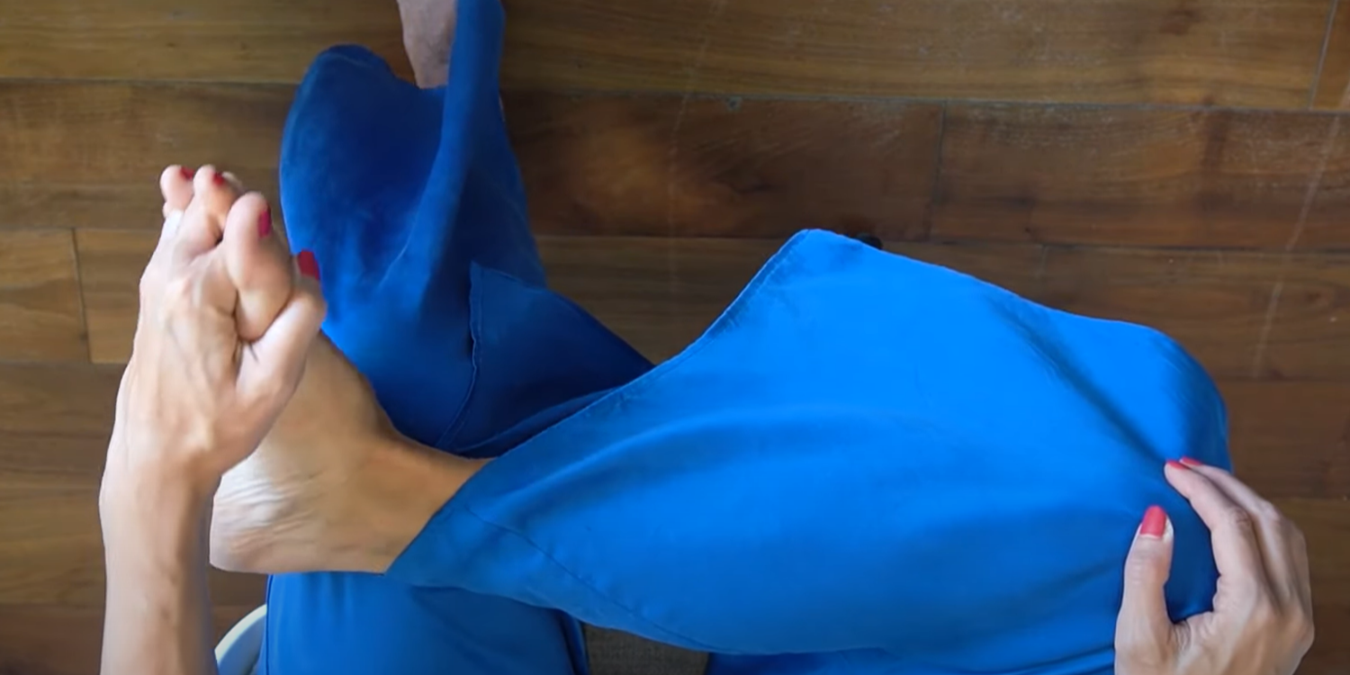 Разогрейте стопу Как правильно делать массаж стоп: разогрейте стопу