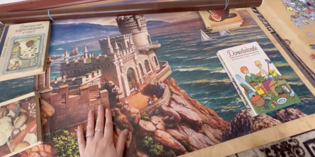 Прикрепите картину к основе