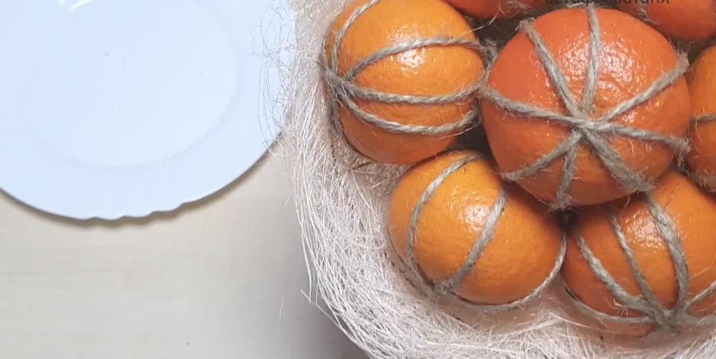 Мандарины для новогоднего букета Используйте джутовую верёвку