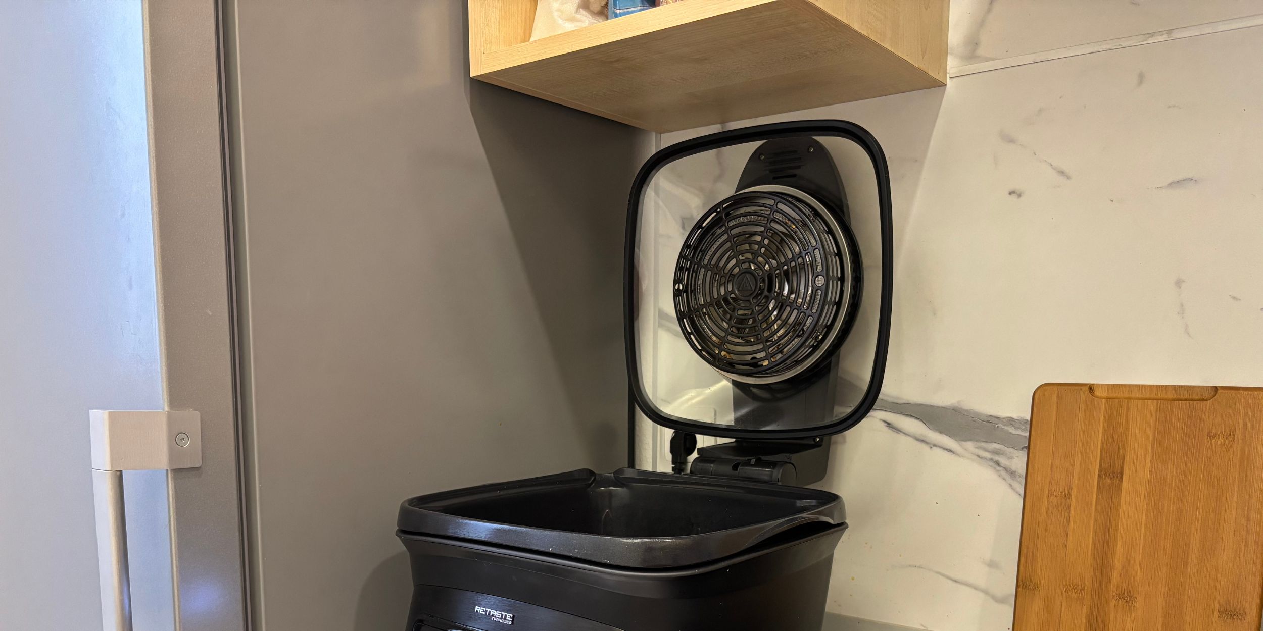 Аэрогриль «Грандшеф 16 в 1»: дизайн и комплект поставки