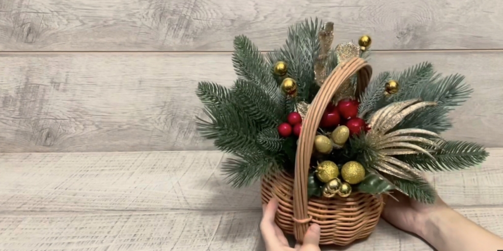 Новогодний букет из хвои в корзине Как сделать новогодний букет своими руками из хвои в корзине