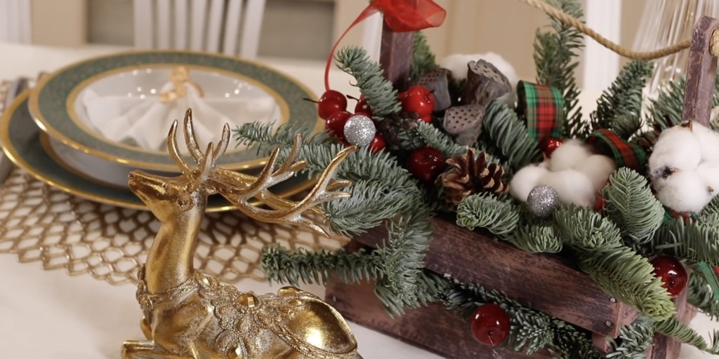 Новогодний букет в деревянном ящике Композиция в деревянном ящике