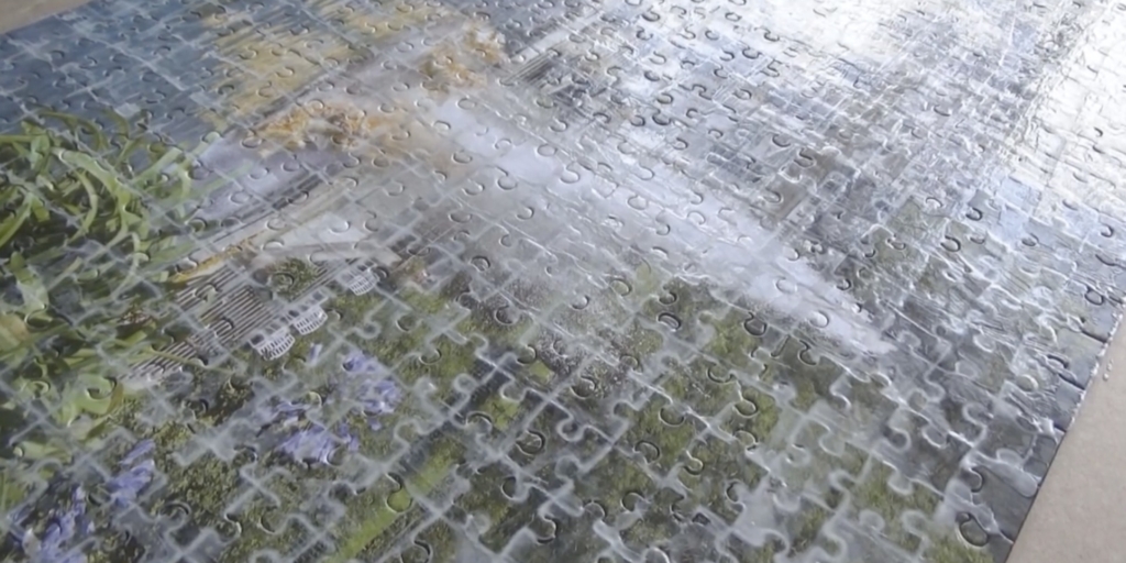 Распределите состав по поверхности