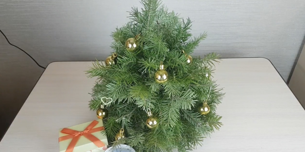 Новогодний букет в виде ёлки Как сделать новогодний букет своими руками в виде ёлки