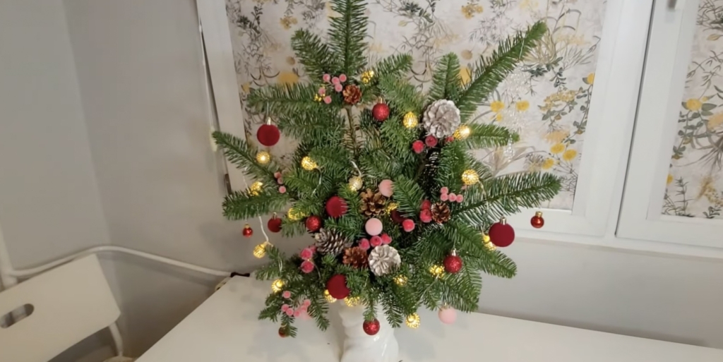 Новогодний букет из еловых веток в вазе Как сделать новогодний букет своими руками из еловых веток в вазе