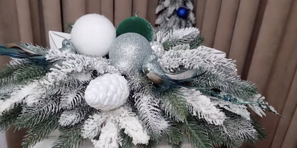 Новогодний букет с шарами Используйте ёлочные шары