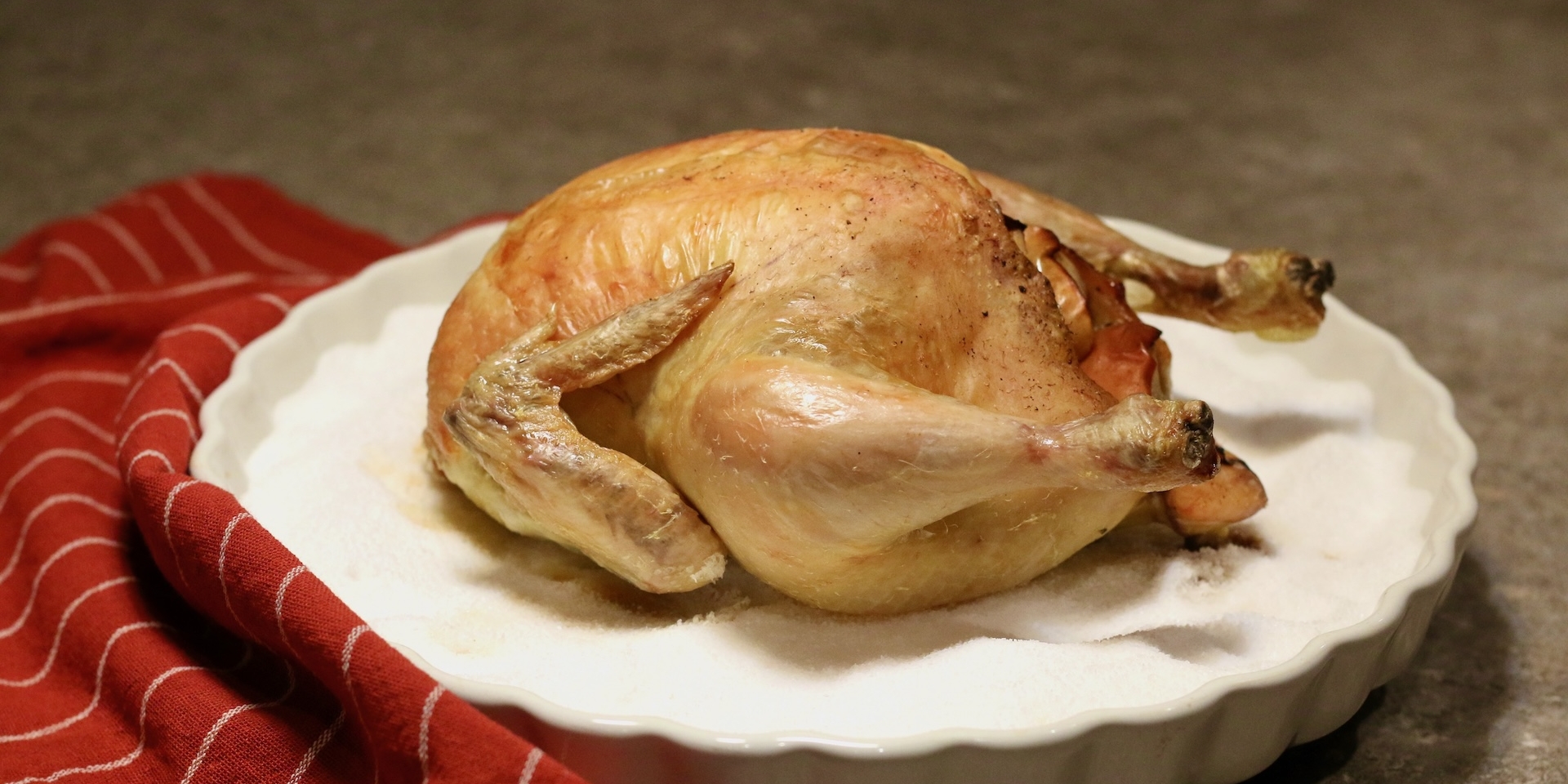 Курица на соли в духовке — сочная внутри и хрустящая снаружи