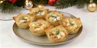 Потрясающая закуска к вину: хрустящие тарталетки с сыром, яблоками и орешками