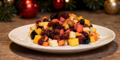 Такой винегрет вы ещё не ели: оригинальный вариант с манго и черносливом