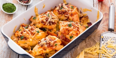 Запечённые куриные грудки с прошутто и помидорами