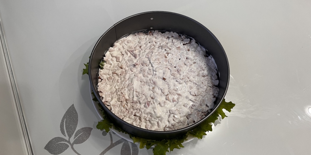 Распределите курицу Салат «Курица под кайфом»: Распределите курицу