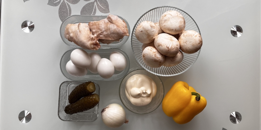 Подготовьте все ингредиенты Салат «Лошадь» на Новый год — 2026. Подготовьте все ингредиенты