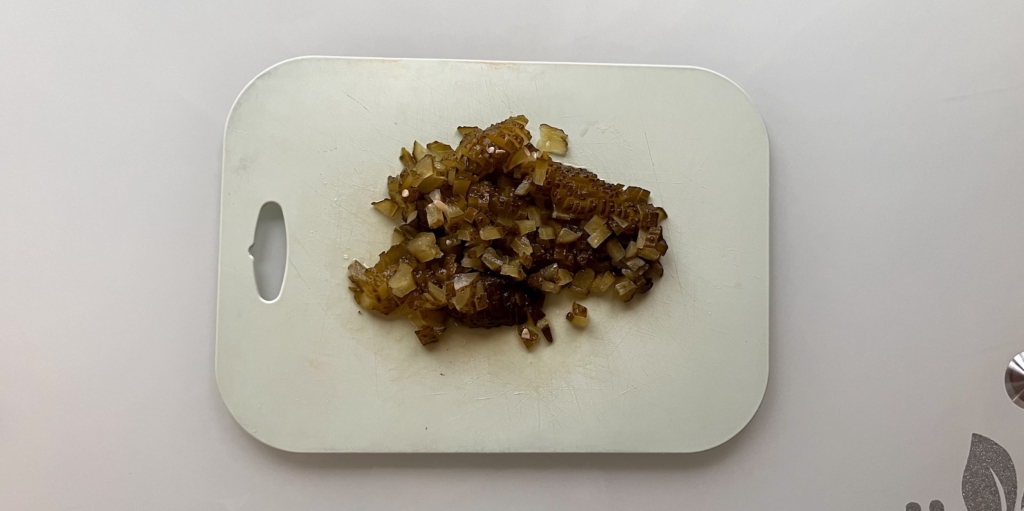 Нарежьте огурцы Салат «Лошадь» на Новый год — 2026. Нарежьте огурцы