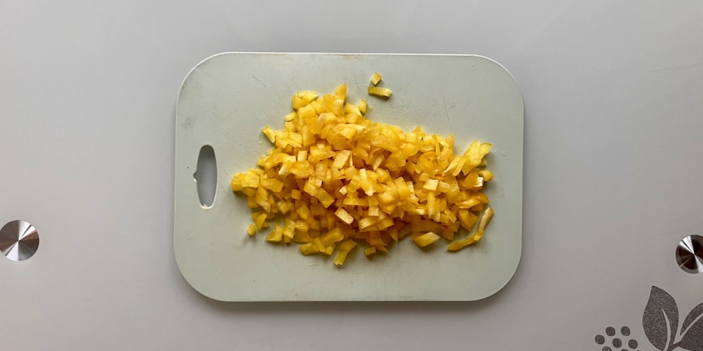 Нарежьте перец Салат «Лошадь» на Новый год — 2026. Нарежьте перец