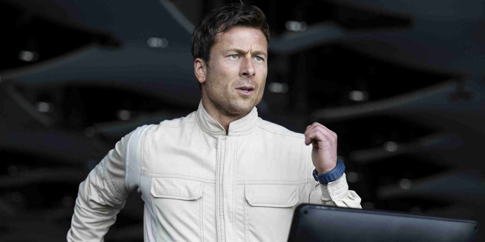 Кадр из фильма «Бегущий человек» Кадр из фильма «Бегущий человек» 2025 года