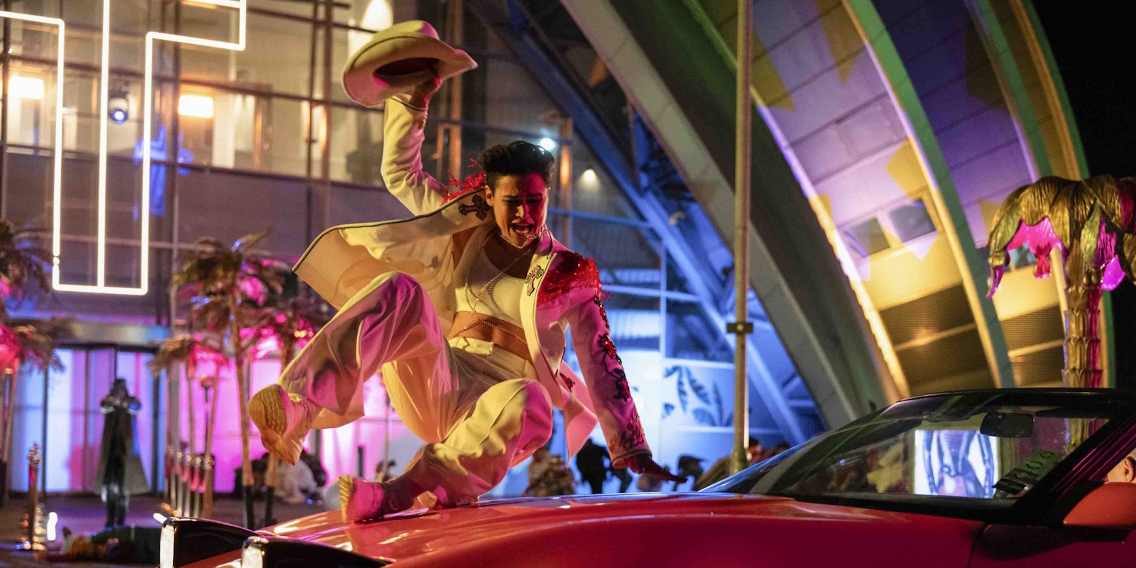 Кадр из фильма «Бегущий человек» Кадр из фильма «Бегущий человек» 2025 года