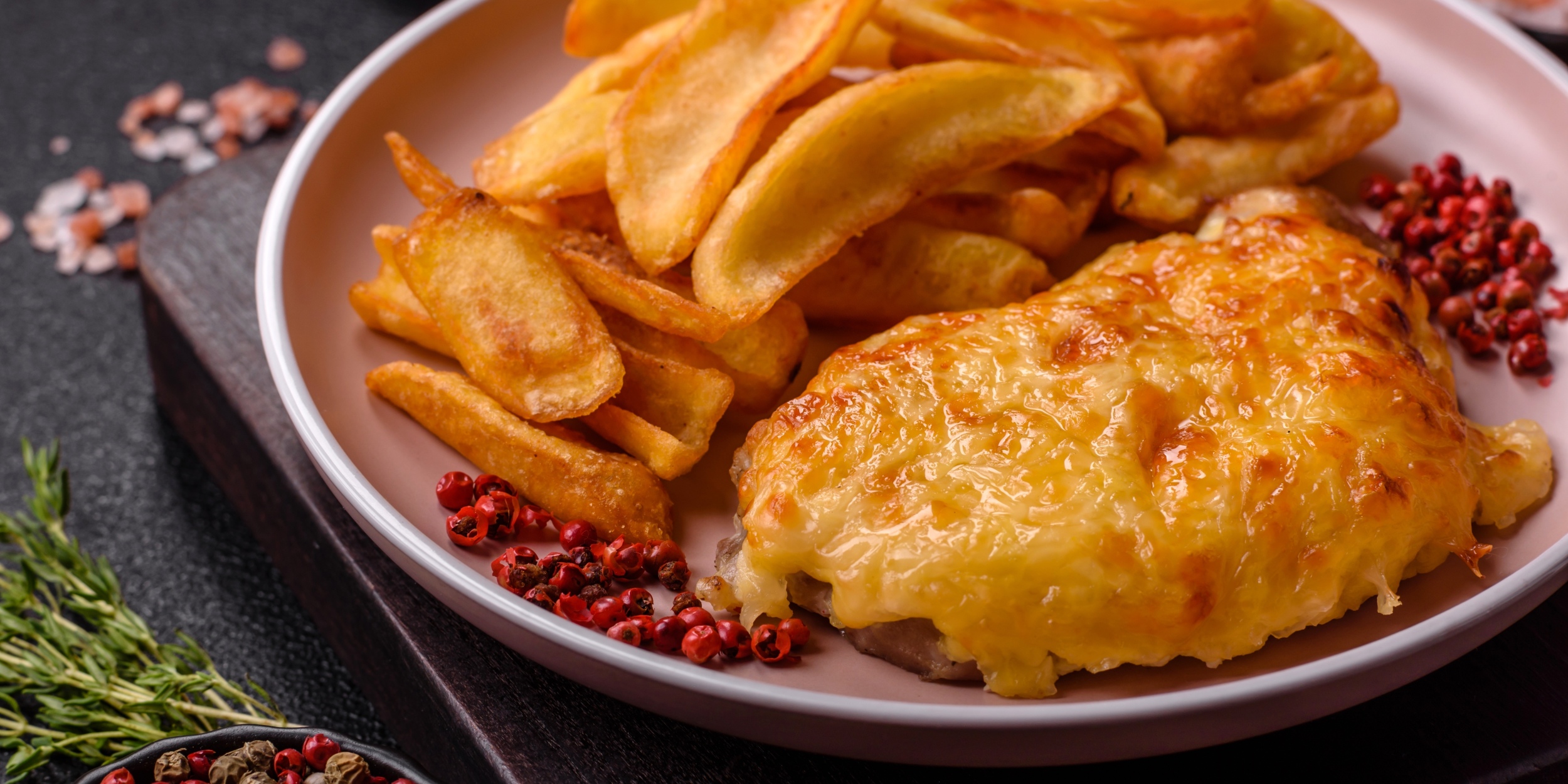 Мясо по-французски из куриной грудки без майонеза: рецепт