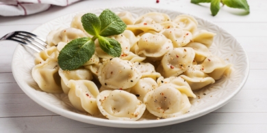 Домашние пельмени с красной рыбой