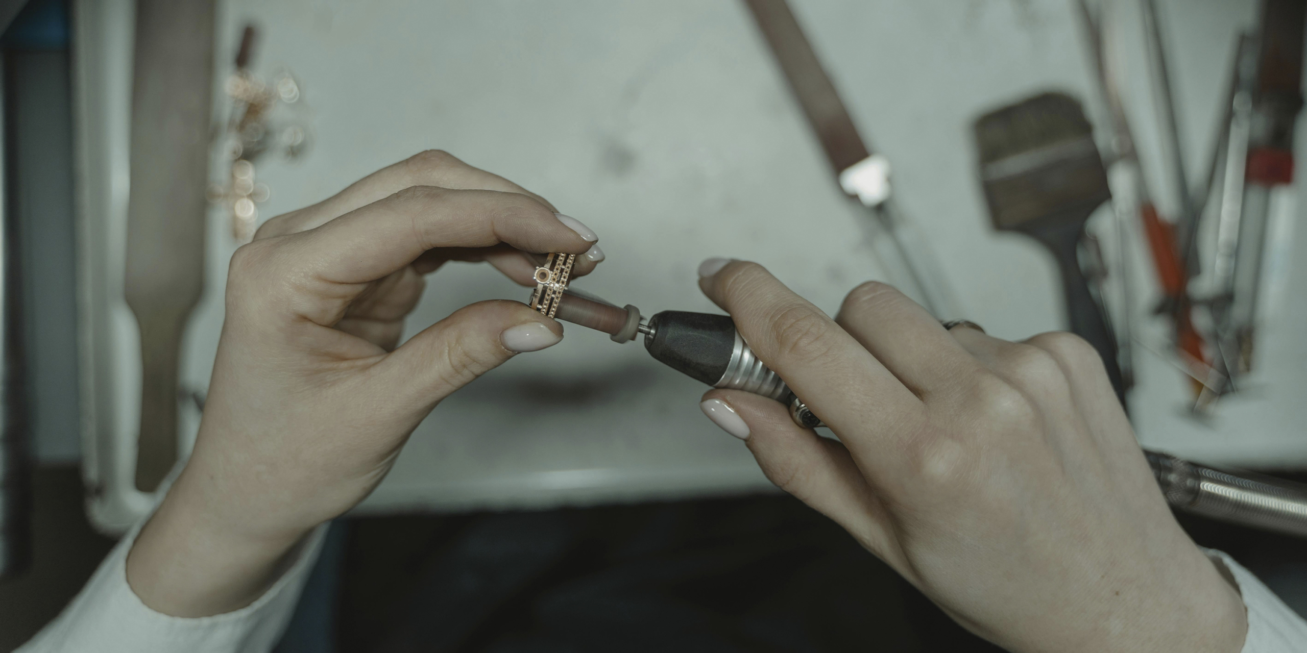 что люди делают руками