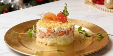 Слоёный салат «Северное сияние» с красной рыбой