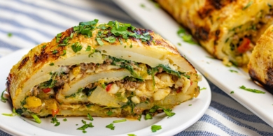 Необычный рулет из картошки с говядиной в духовке