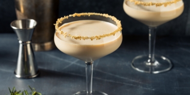 Быстрый ликёр на водке с белым шоколадом и сгущёнкой