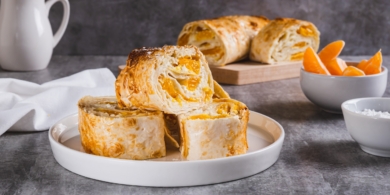 Сладкий рулет из лаваша с творогом и мандаринами