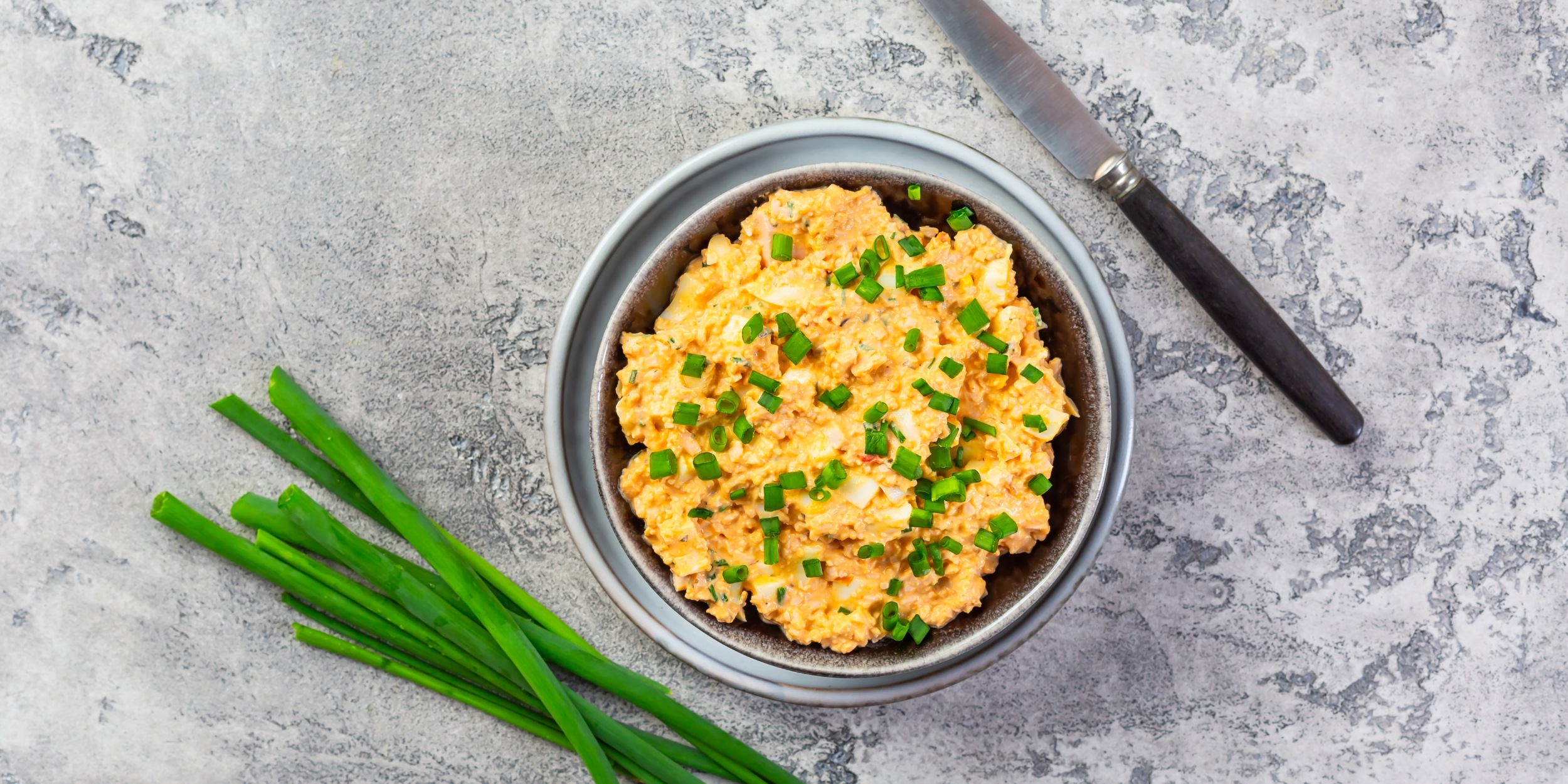 Яичный крем с горчицей и консервированной сайрой Намазка на хлеб: яичный крем с горчицей и консервированной сайрой