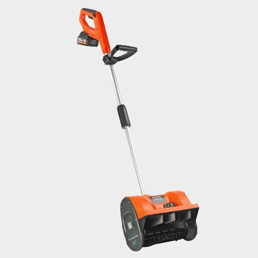 1. Аккумуляторный снегоуборщик от Patriot 