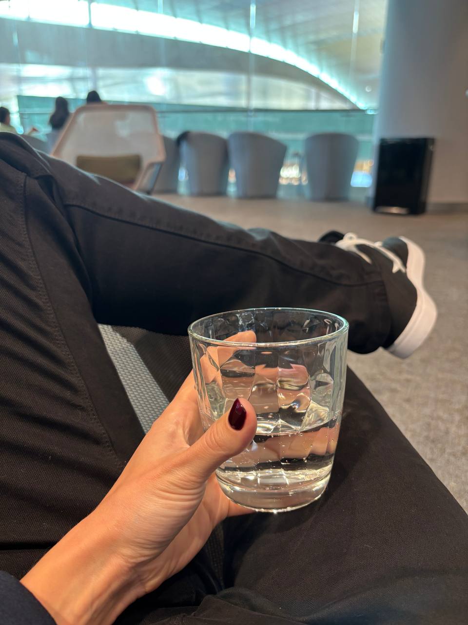 Пейте побольше воды Лайфхаки для самолёта: пейте побольше воды