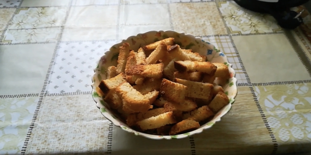 Сладкие сухарики с корицей и сахаром