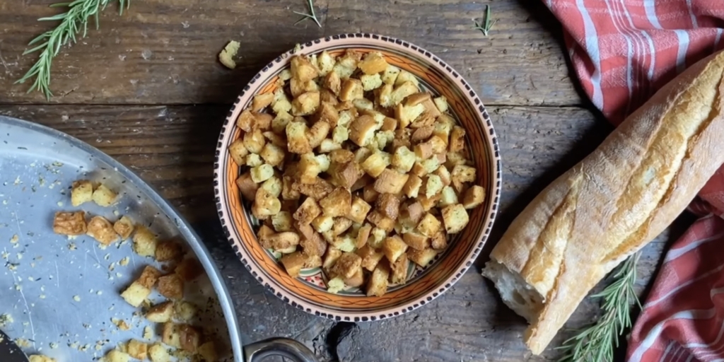 Сухарики с розмарином и цедрой лимона