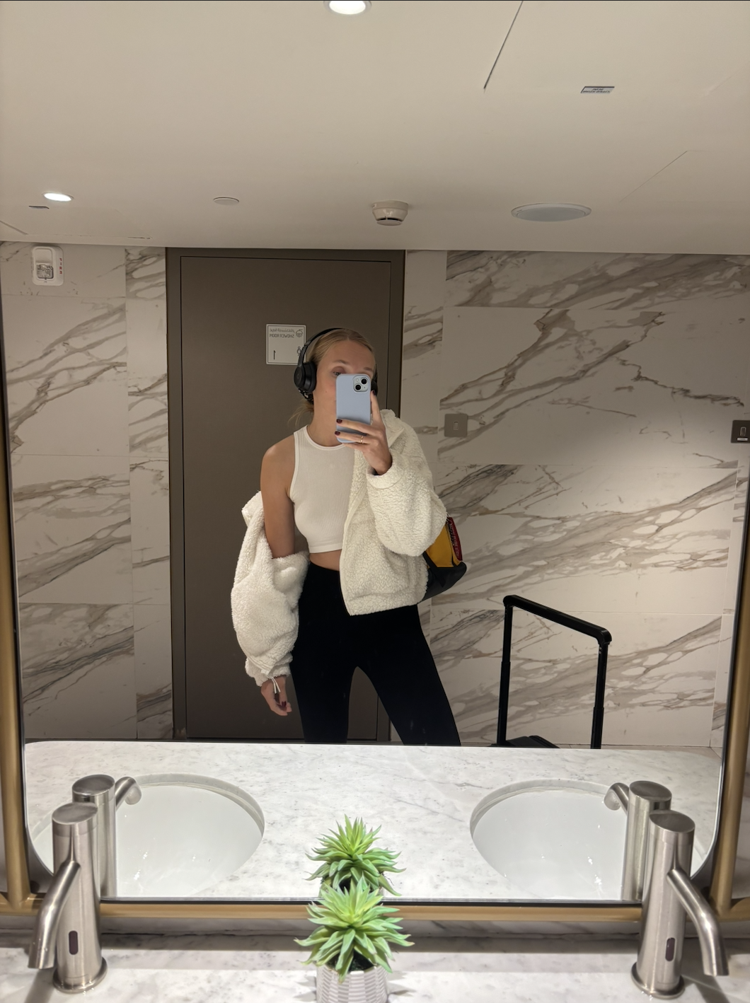 Оденьтесь многослойно Лайфхаки для самолёта: оденьтесь многослойно