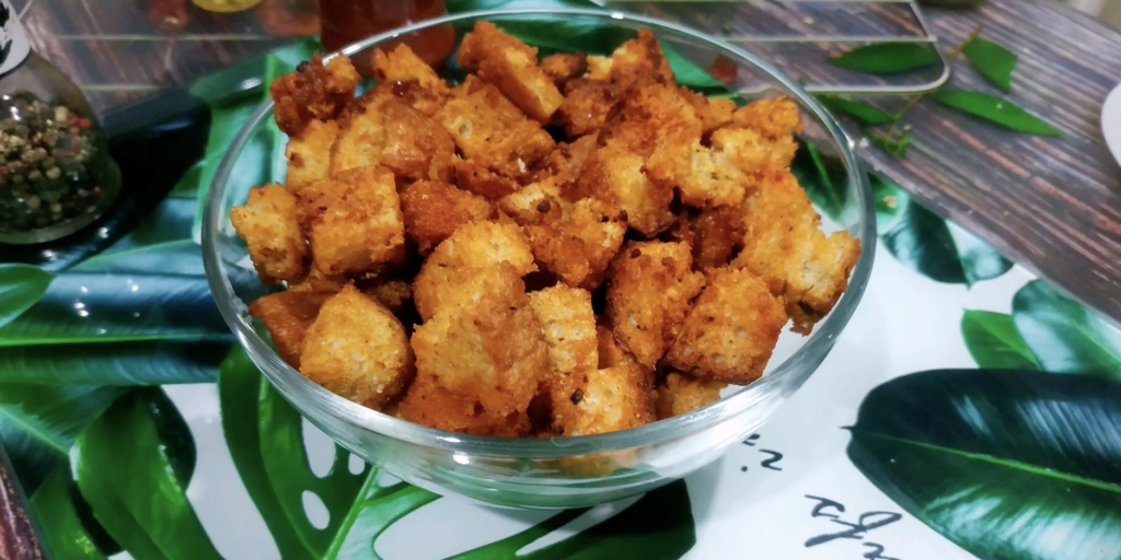 Острые сухарики с аджикой