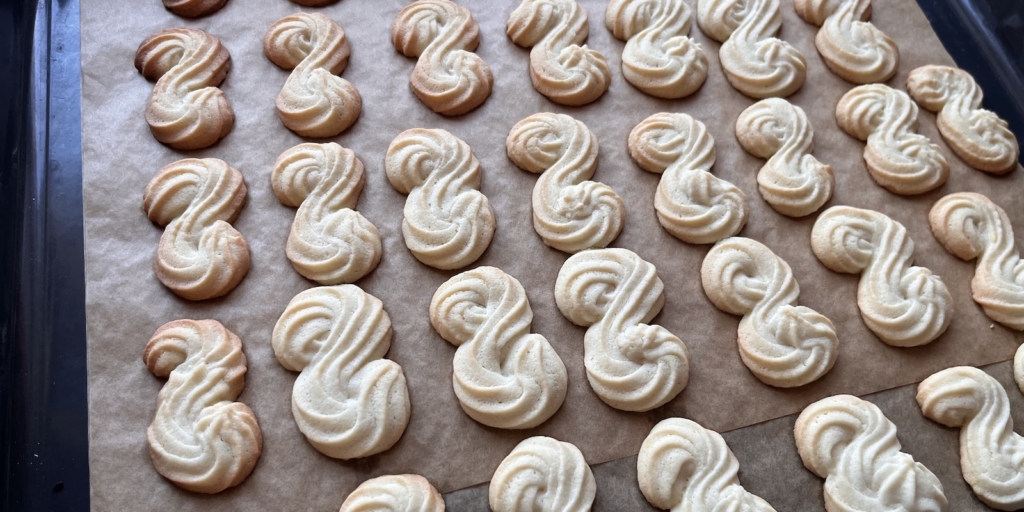 Печенье «Глаголики», рецепт: Выпекайте 8–10 минут