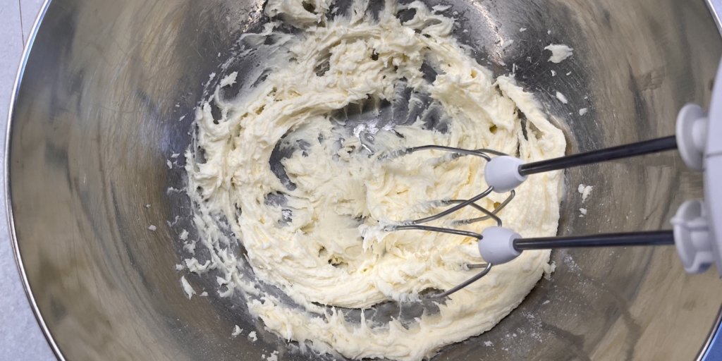 Печенье «Глаголики», рецепт: Введите яйцо