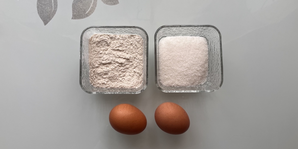 Торт «Гусиные лапки» с вишней и шоколадной глазурью по ГОСТу: Подготовьте ингредиенты для бисквита