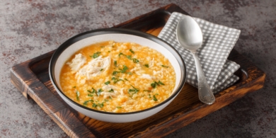 Сытный куриный суп с мелкой пастой, который любят готовить итальянские бабушки