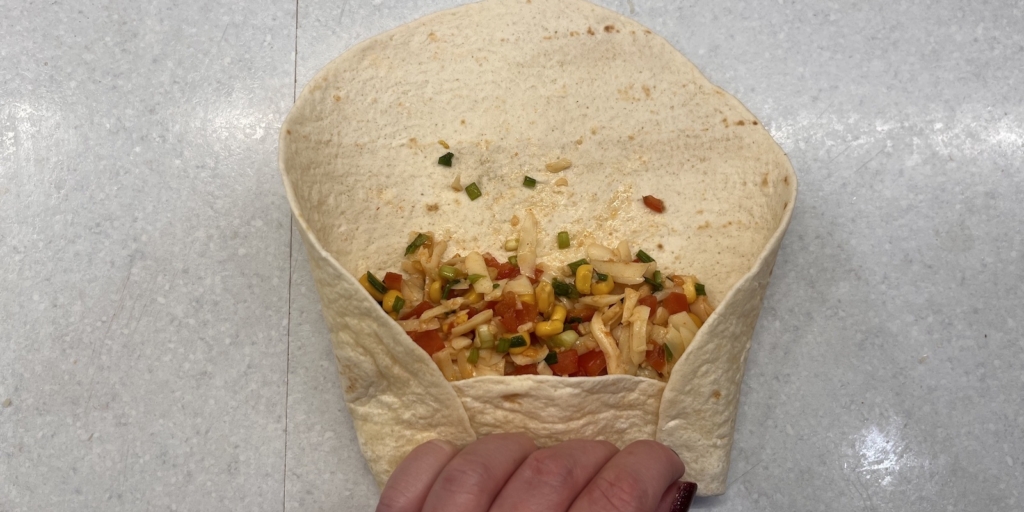 Что можно приготовить в вафельнице, кроме вафель: тортилья с сулугуни и овощами