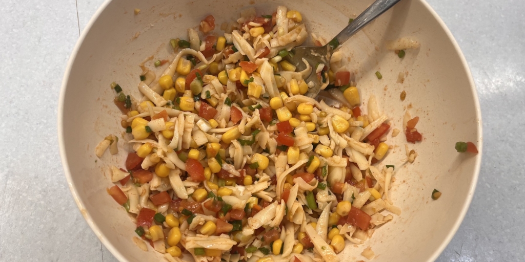 Что можно приготовить в вафельнице, кроме вафель: тортилья с сулугуни и овощами