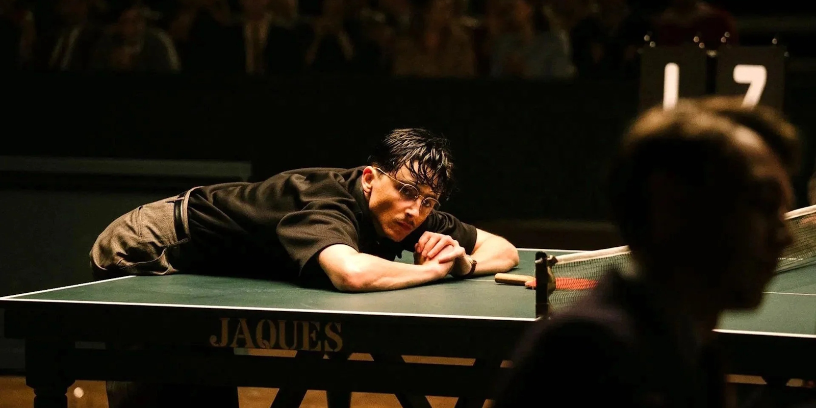 Кадр из фильма «Марти великолепный» 2025 года